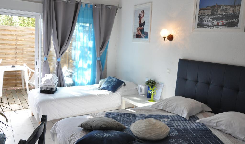 Hôtel Les Mimosas Bormes-les-Mimosas Habitación foto